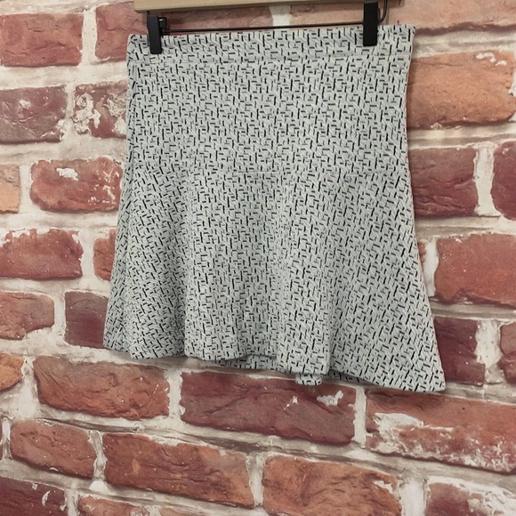 Ann Taylor Loft Skirt Women's Size 2 Off White Black Abstract Stretchy Zip Up - Picture 2 of 8